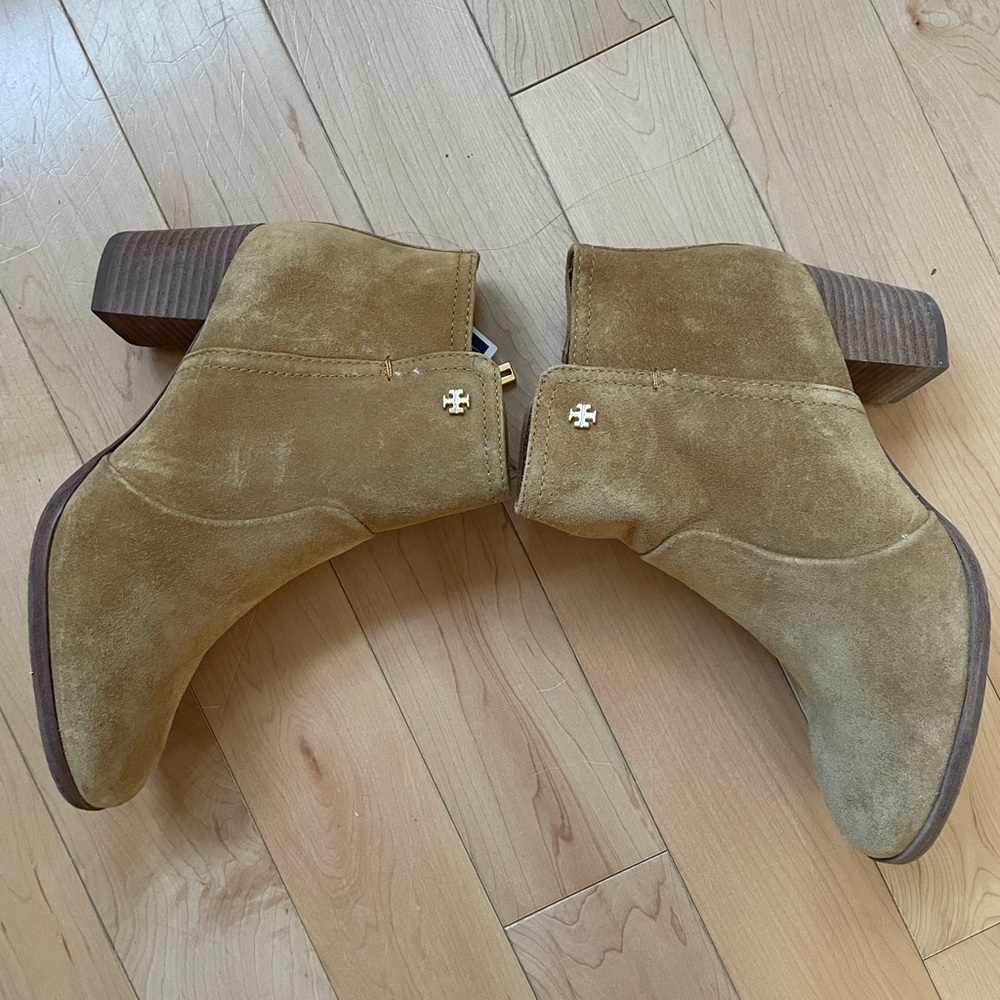 Boots - Picture 5 of 8